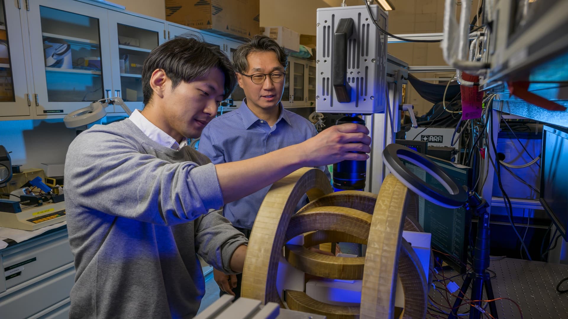 New magnetic system lets microrobots move without cameras or tracking